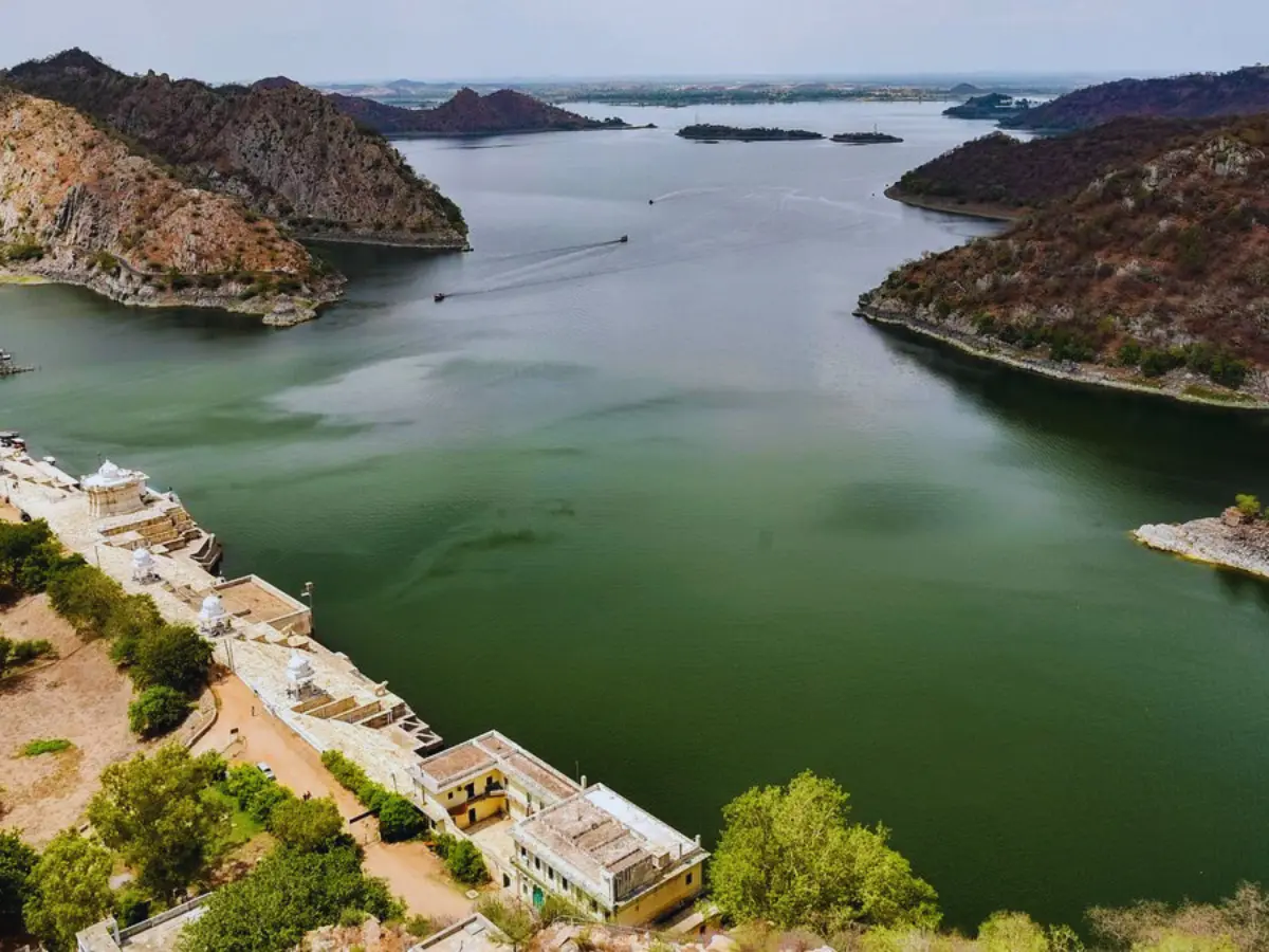 ढेबर दर्रा पर निर्माण