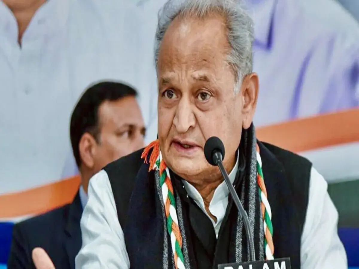 RPSC द्वारा फर्स्ट ग्रेड शिक्षक भर्ती परीक्षा और UGC NET परीक्षा के टकराव पर अशोक गहलोत ने सरकार पर साधा निशाना