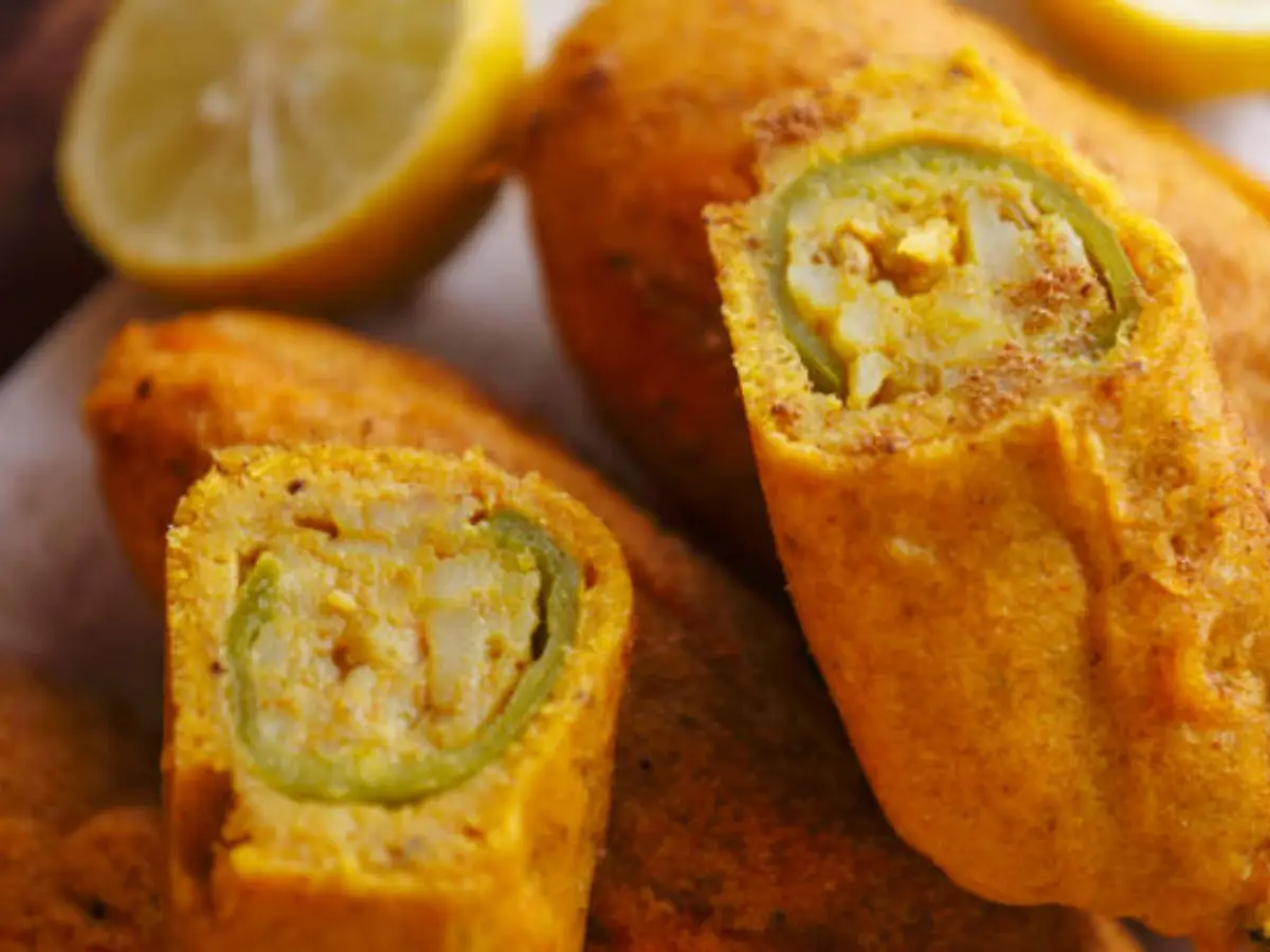 Monsoon Mirchi Bada: मानसून में मिर्ची बड़ा का तीखापन, बारिश और सुहाने मौसम में पार्टनर के साथ जरूर लें चटपटे स्वाद का आनंद... Monsoon Mirchi Bada: मानसून में मिर्ची बड़ा का तीखापन, बारिश और सुहाने मौसम में पार्टनर के साथ जरूर लें चटपटे स्वाद का आनंद...
