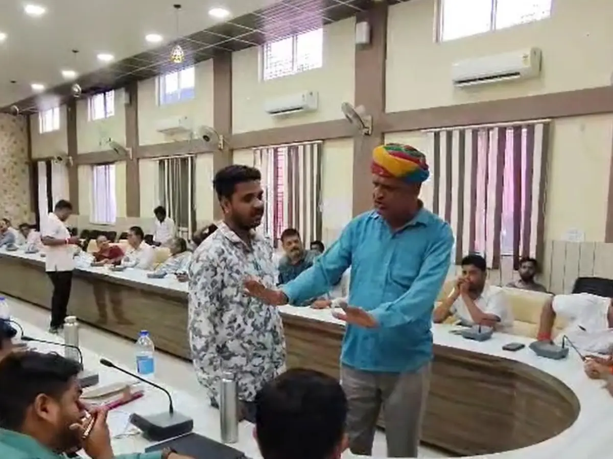 कोटा में बिजली आपूर्ति व्यवस्था में सुधार के लिए पालिका सभागार में बैठक का आयोजन कोटा में बिजली आपूर्ति व्यवस्था में सुधार के लिए पालिका सभागार में बैठक का आयोजन