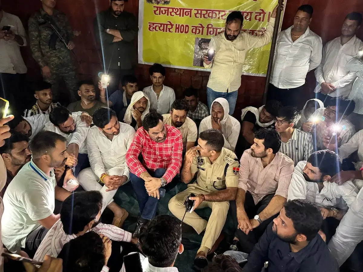 Jaipur News: क्या डॉक्टर सुसाइड केस में हनुमान बेनीवाल की पहल से धरने पर लगेगा विराम?, प्रशासन के साथ वार्ता के बाद...