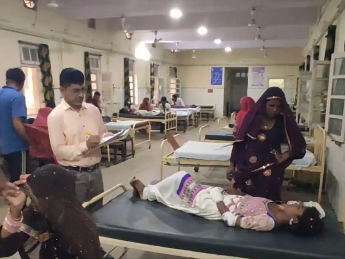 अनियंत्रित होकर पलटी पिकअप गाड़ी, हादसे में सात लोग घायल