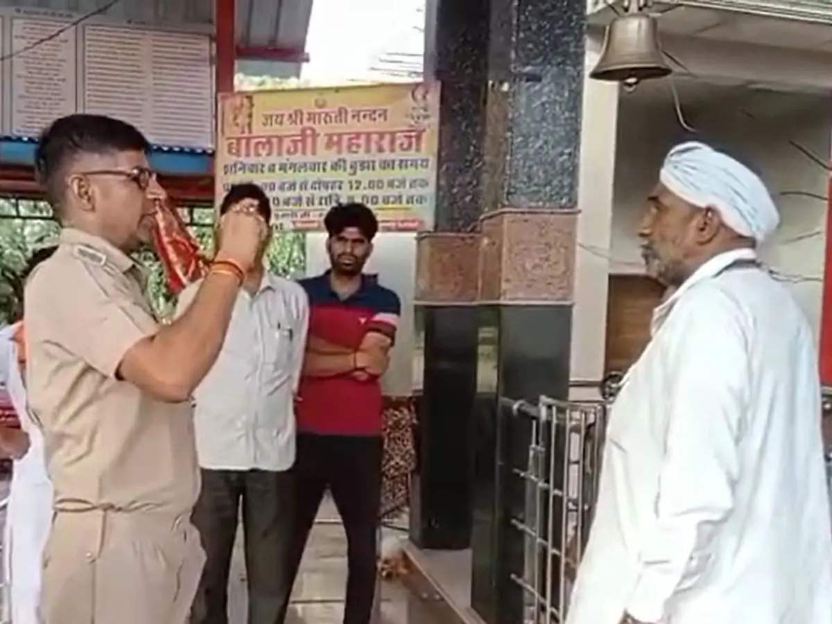 मारुति नंदन बालाजी मंदिर में चोरी, चांदी के छत्र और नगदी लेकर फरार हुए चोर मारुति नंदन बालाजी मंदिर में चोरी, चांदी के छत्र और नगदी लेकर फरार हुए चोर