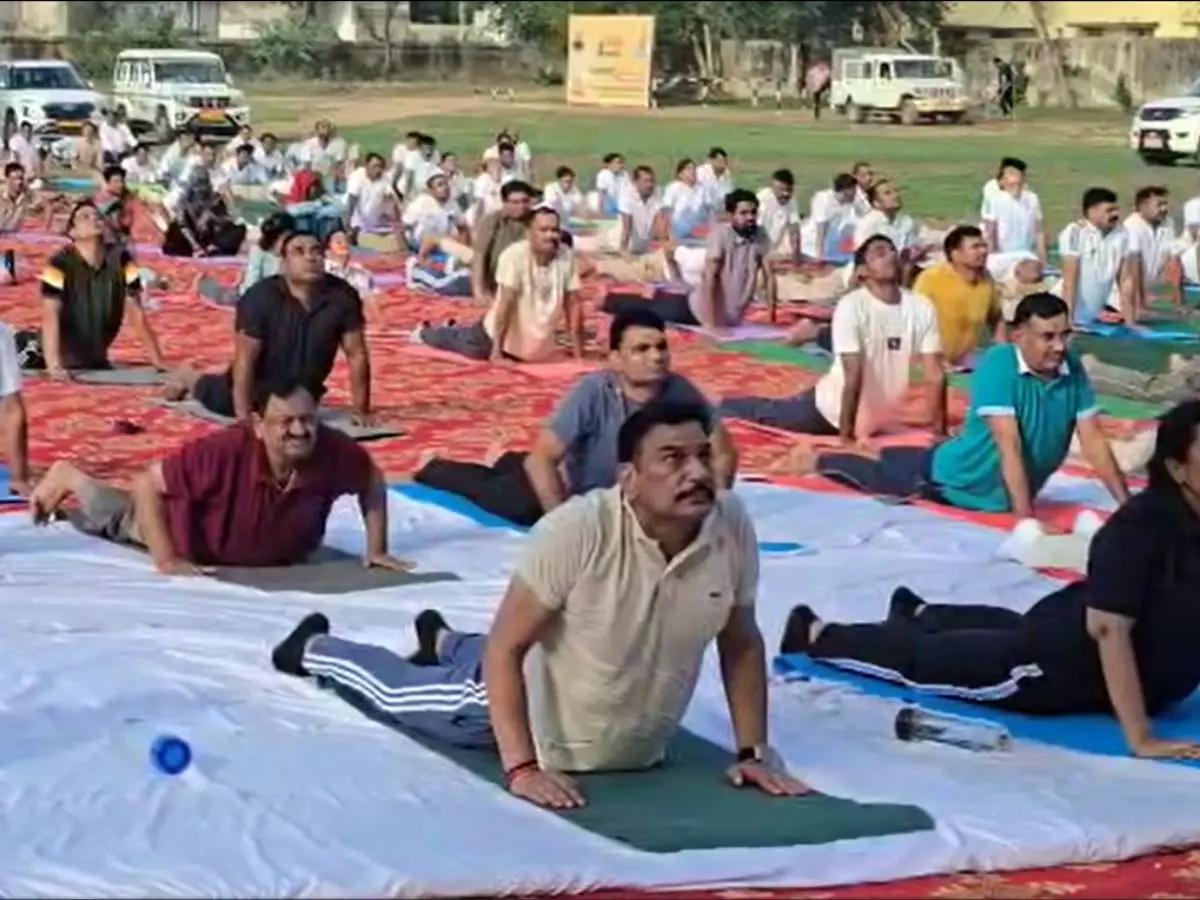 कोटपूतली में मनाया गया जिला स्तरीय 11वां अंतर्राष्ट्रीय योग दिवस, मंत्री विजय सिंह चौधरी ने की कार्यक्रम में शिरकत