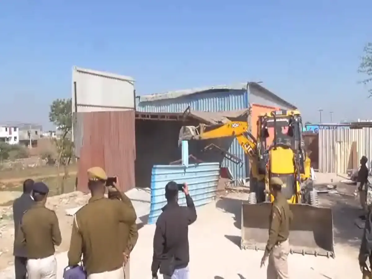 Kota News: लोकसभा स्पीकर के आदेश पर KDA की कार्रवाई, अतिक्रमण पर चला बुलडोजर