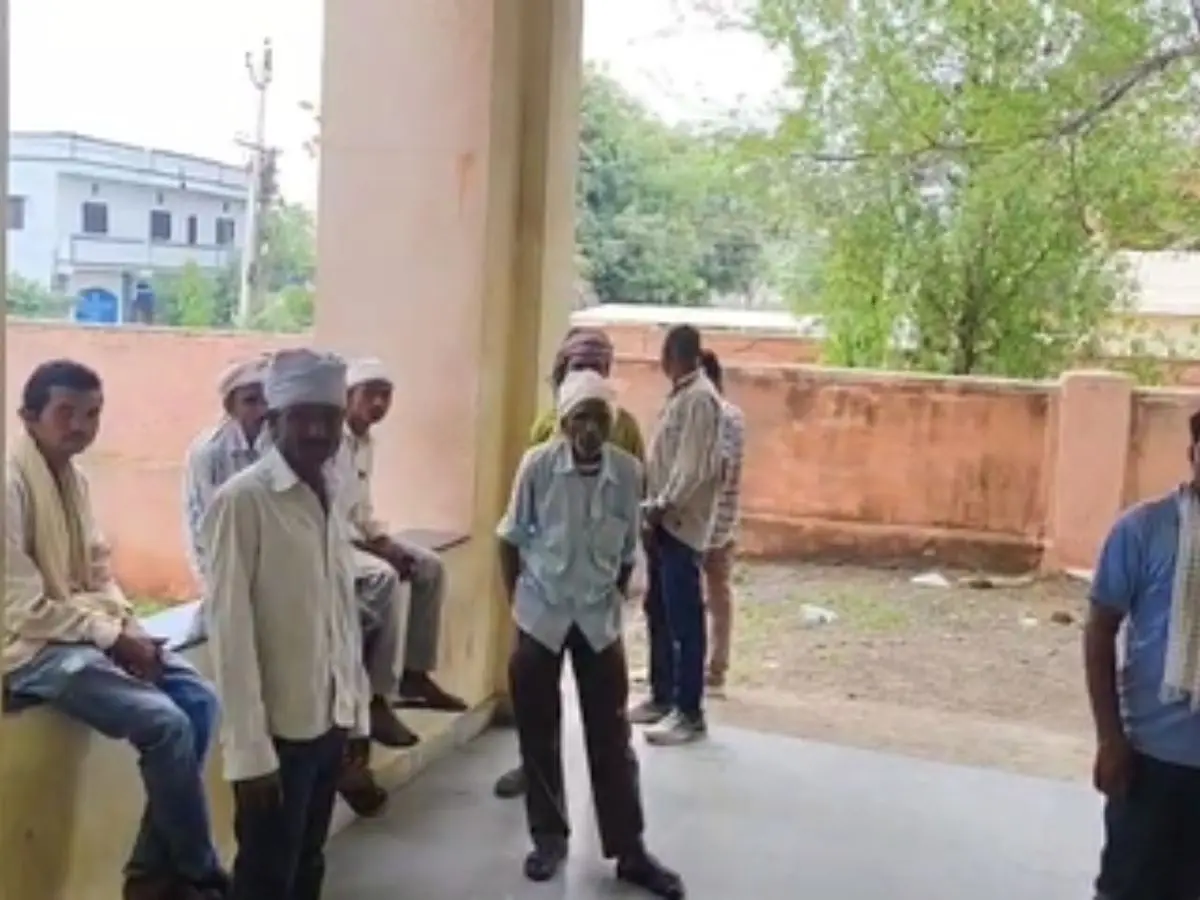खेत में काम करने गए थे परिजन, लौटे तो संदिग्ध परिस्थिति में मिला किशोरी का शव