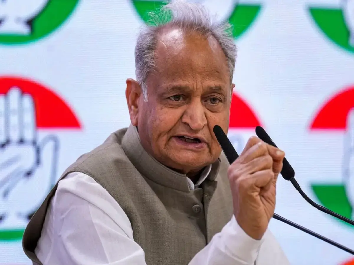 Rajasthan Politics: सूदखोरों से तंग आकर BJP नेता ने दी जान, गहलोत ने उठाए सवाल Rajasthan Politics: सूदखोरों से तंग आकर BJP नेता ने दी जान, गहलोत ने उठाए सवाल