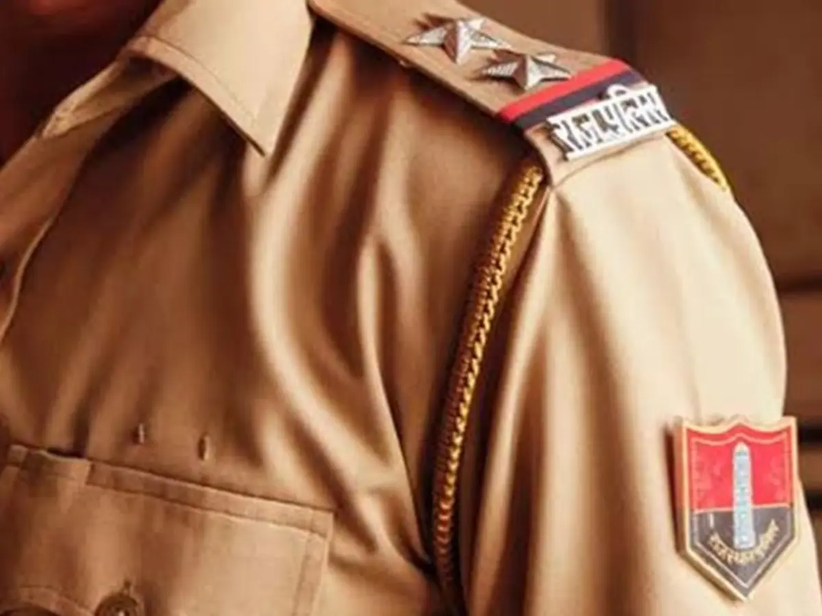 Jaipur News: पुलिस हिरासत में मनीष पण्डे ने की आत्महत्या!, SHO समेत 6 पुलिसकर्मियों पर गिरी गाज Jaipur News: पुलिस हिरासत में मनीष पण्डे ने की आत्महत्या!, SHO समेत 6 पुलिसकर्मियों पर गिरी गाज