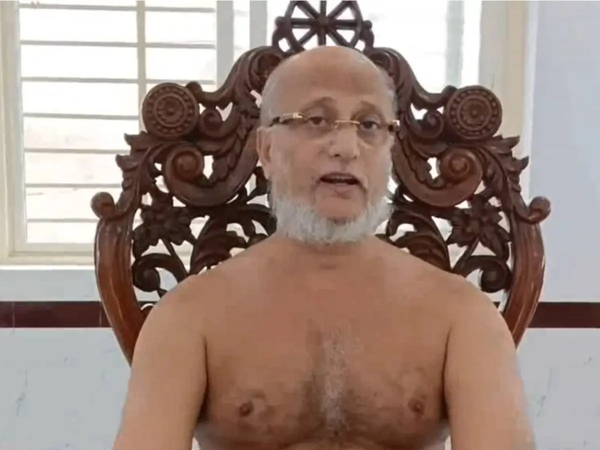 प्रतापगढ़ में संत आचार्य पुलक सागर महाराज ने की खास बातचीत, बोले- बुराई पर लगाम लगा सकता है आध्यात्म