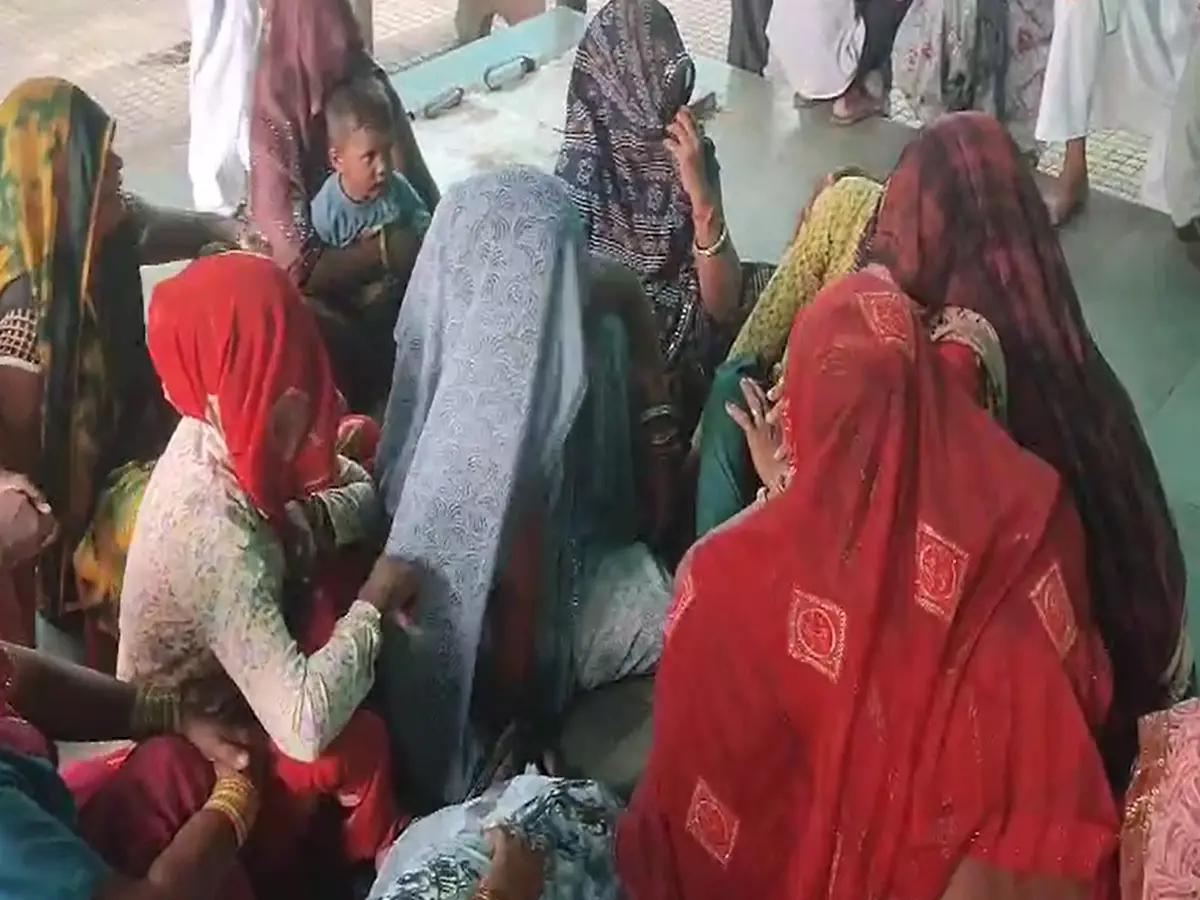 गौना करके आई विवाहिता की 1 महीने में मौत, पीहर वाले बोले- पीट-पीटकर मार दिया बिटिया को गौना करके आई विवाहिता की 1 महीने में मौत, पीहर वाले बोले- पीट-पीटकर मार दिया बिटिया को