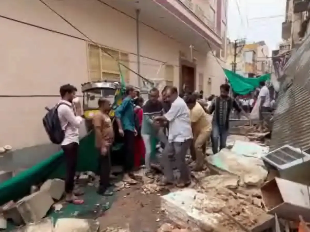 चूरू में बारिश का कहर! छज्जा गिरने से एक की मौत 5 घायल चूरू में बारिश का कहर! छज्जा गिरने से एक की मौत 5 घायल