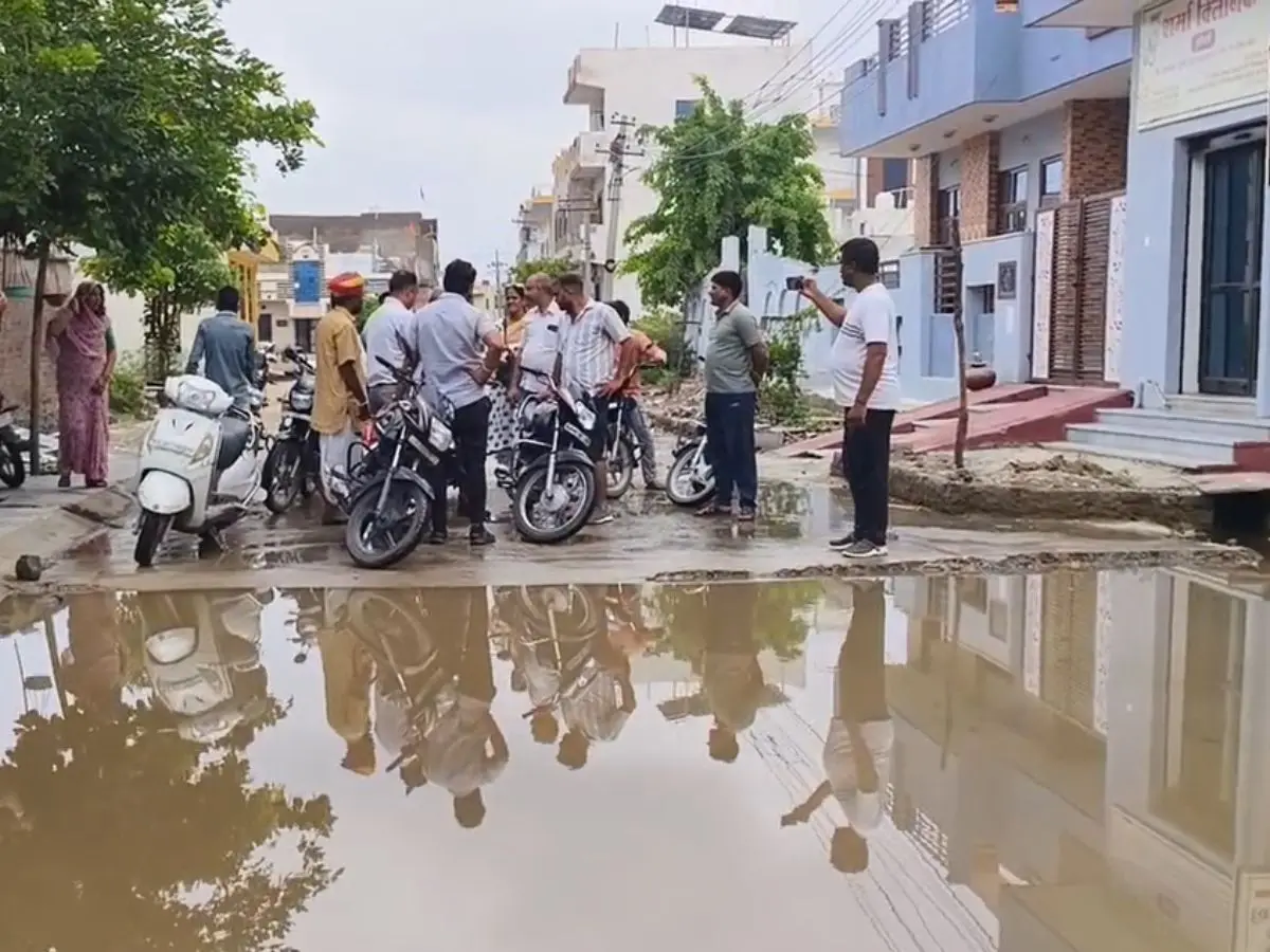 मानसून की पहली बारिश ने प्रशासनिक दावों की खोली पोल, MLA और नगर निगम के महापौर पर भड़के लोग
