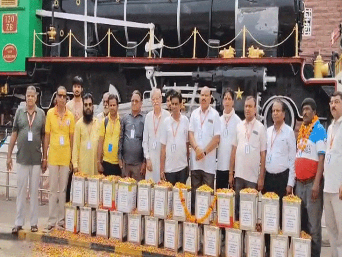 एक साथ 1121 अस्थियों का गंगा में होगा विसर्जन, जोधपुर से दल हुआ रवाना एक साथ 1121 अस्थियों का गंगा में होगा विसर्जन, जोधपुर से दल हुआ रवाना