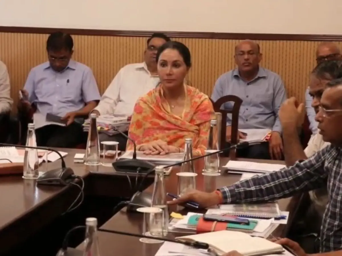 डिप्टी CM दीया कुमारी ने सड़क और अन्य परियोजनाओं की ली समीक्षा बैठक डिप्टी CM दीया कुमारी ने सड़क और अन्य परियोजनाओं की ली समीक्षा बैठक