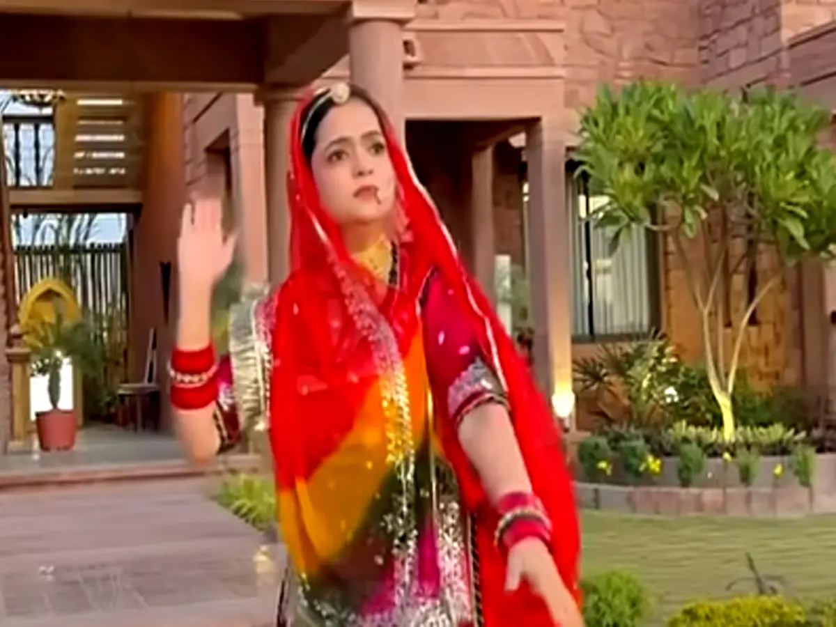 बींदणी ने राजस्थानी स्टाइल में किया पुष्पा 2 का 'थप्पड़ मारूंगी' डांस, देखते ही फिदा होगा दिल