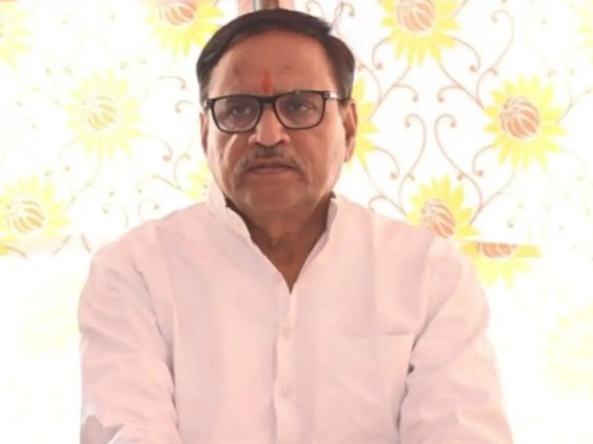 Jal Jeevan Mission Scam: जयपुर में जल जीवन मिशन घोटाले का भंडाफोड़, महेश जोशी और बेटे रोहित समेत 18 करीबियों पर ईडी का एक्शन Jal Jeevan Mission Scam: जयपुर में जल जीवन मिशन घोटाले का भंडाफोड़, महेश जोशी और बेटे रोहित समेत 18 करीबियों पर ईडी का एक्शन