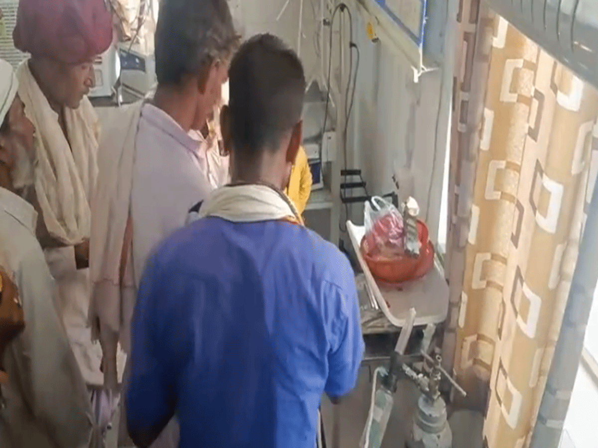 17 साल बाद बच्चे की 'आत्मा' को लेने पहुंचे मां-बाप! अस्पताल गेट और लेबर रूम में किया टोना-टोटका