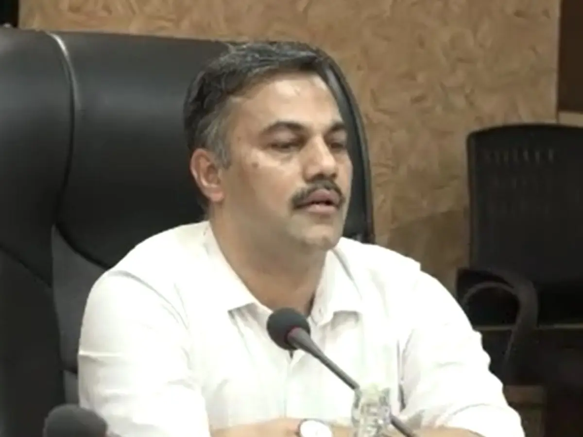 जयपुर में स्वायत्त शासन सचिव रवि जैन ने ली पहली समीक्षा बैठक, अमृत योजना समेत इन चीजों पर रहा फोकस जयपुर में स्वायत्त शासन सचिव रवि जैन ने ली पहली समीक्षा बैठक, अमृत योजना समेत इन चीजों पर रहा फोकस