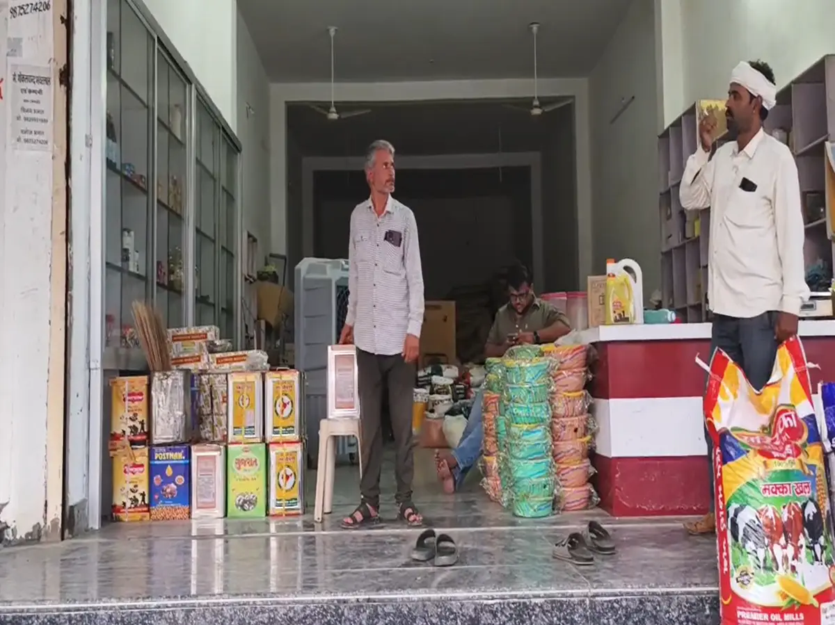 Ajmer News: सावर कस्बे में अज्ञात चोर गिरोह सक्रिय, दिनदहाड़े दुकानों के गल्ले हो रहे खाली Ajmer News: सावर कस्बे में अज्ञात चोर गिरोह सक्रिय, दिनदहाड़े दुकानों के गल्ले हो रहे खाली