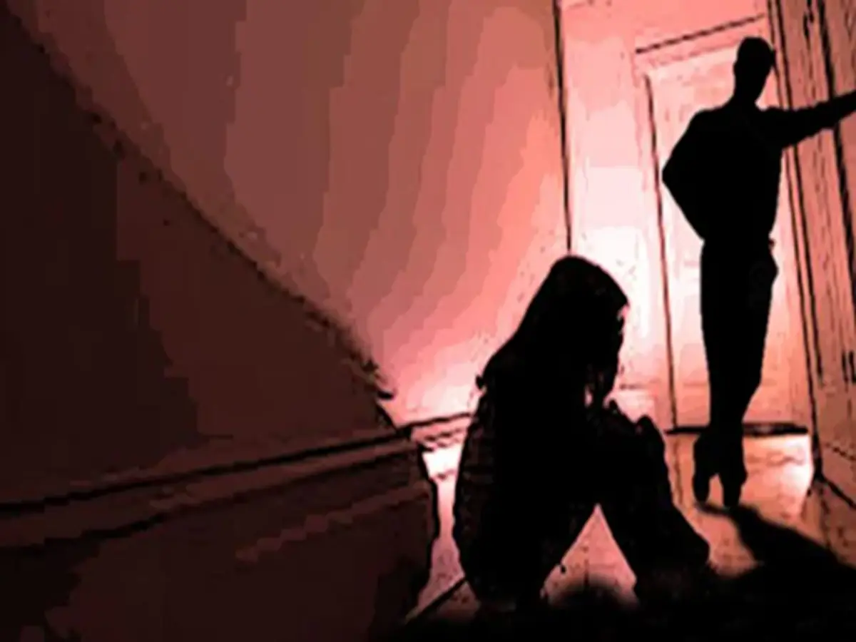 Rajasthan Crime: दरिंदा बाप अपनी ही मासूम बेटियों से... कमरे में पहुंचते ही देख कांप उठी मां