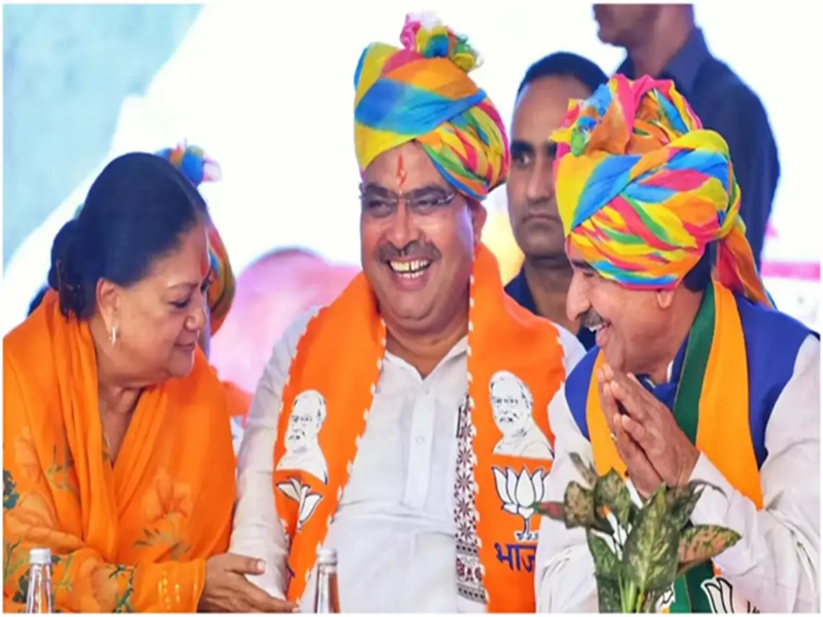 बयानबाजी के बीच बीजेपी का फोकस संगठन पर, जनसंपर्क से साध रही जनता का दिल बयानबाजी के बीच बीजेपी का फोकस संगठन पर, जनसंपर्क से साध रही जनता का दिल