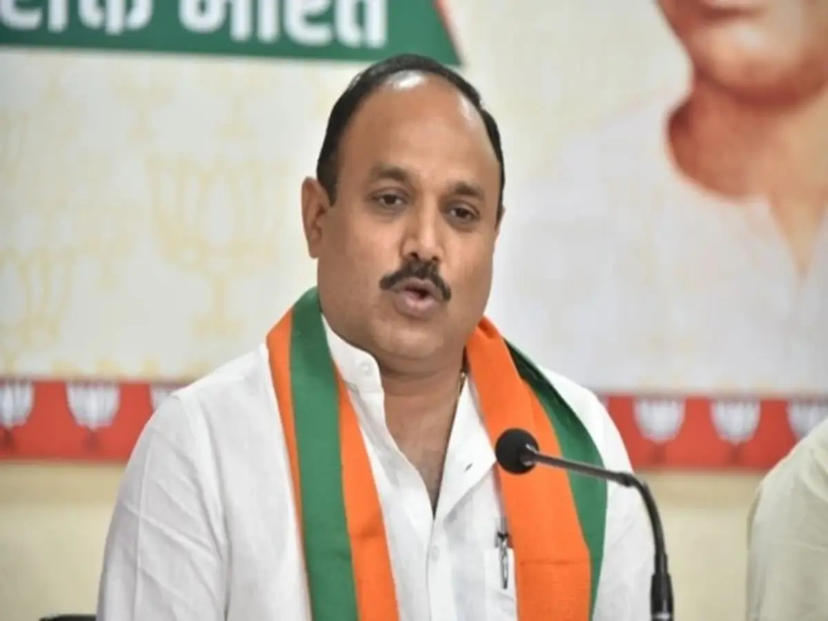 Rajasthan Politics: गहलोत के आरोपों पर गोठवाल का पलटवार, बोले- पहले अपने गिरेबान में झांकें... Rajasthan Politics: गहलोत के आरोपों पर गोठवाल का पलटवार, बोले- पहले अपने गिरेबान में झांकें...