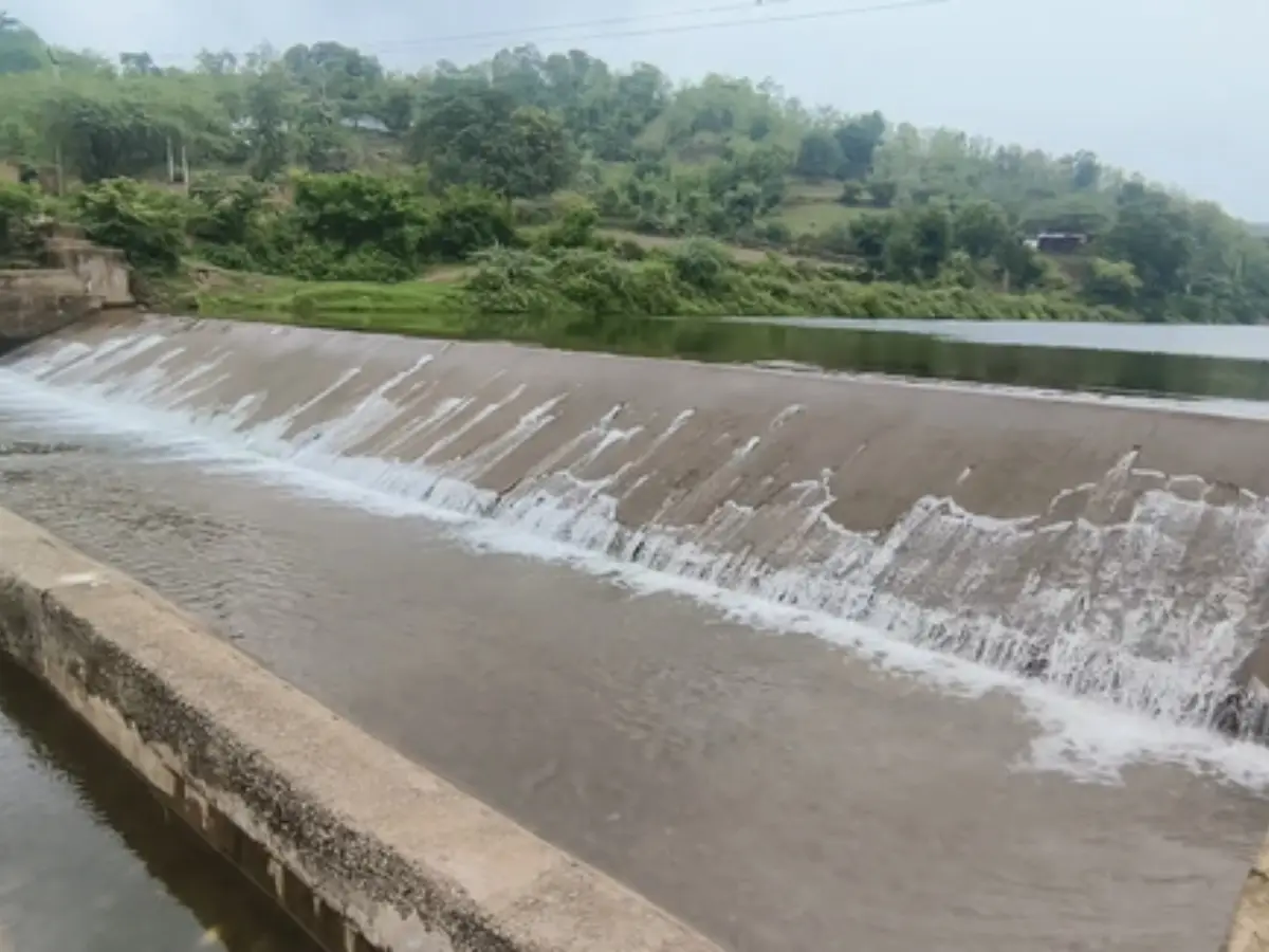 Dungarpur News: डूंगरपुर की बारिश ने तोड़े रिकॉर्ड, कई तालाब और एनीकट ओवरफ्लो, बाढ़ जैसे हालात के बाद प्रशासन अलर्ट Dungarpur News: डूंगरपुर की बारिश ने तोड़े रिकॉर्ड, कई तालाब और एनीकट ओवरफ्लो, बाढ़ जैसे हालात के बाद प्रशासन अलर्ट