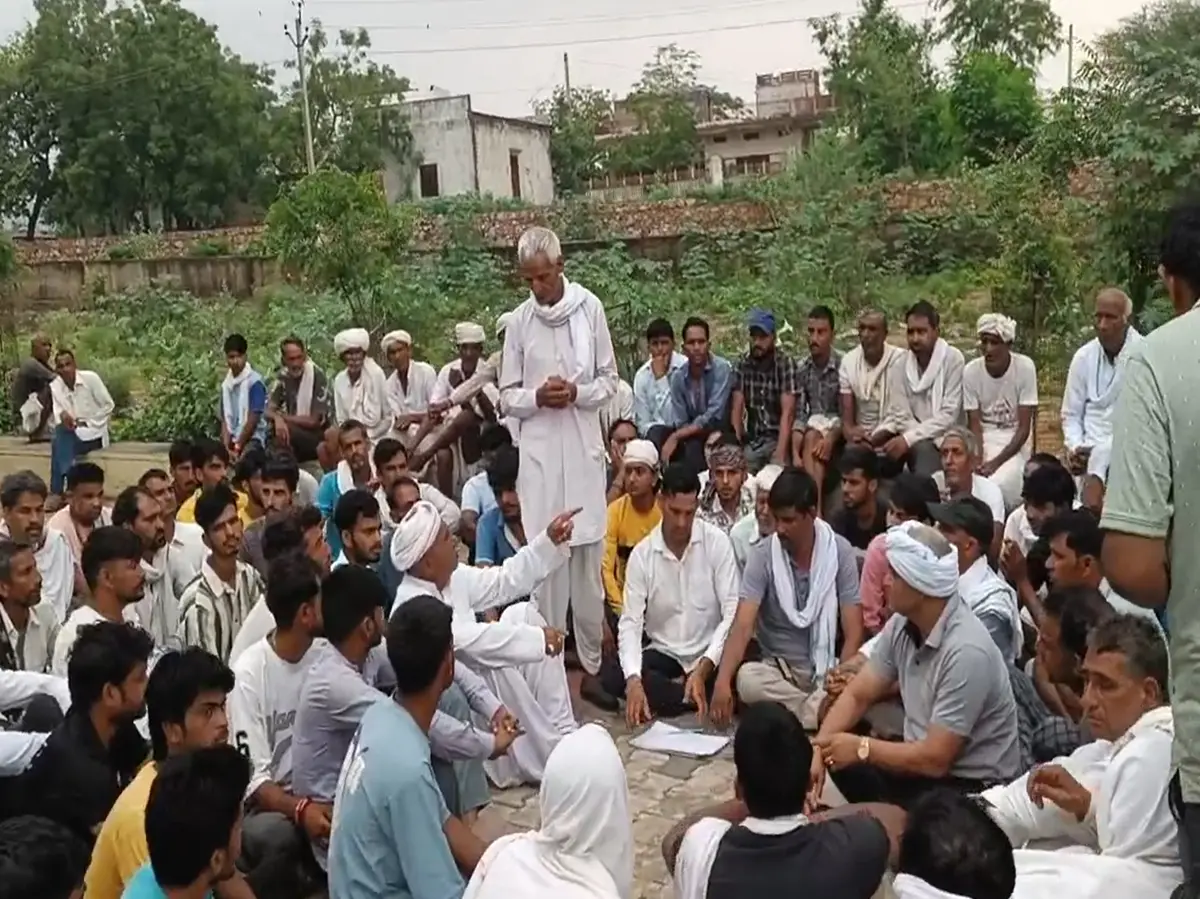 Jaipur News: कोटपूतली में करंट का कोहराम, चपेट में आने से युवक समेत 1 गाय-15 बकरियों की दर्दनाक मौत Jaipur News: कोटपूतली में करंट का कोहराम, चपेट में आने से युवक समेत 1 गाय-15 बकरियों की दर्दनाक मौत