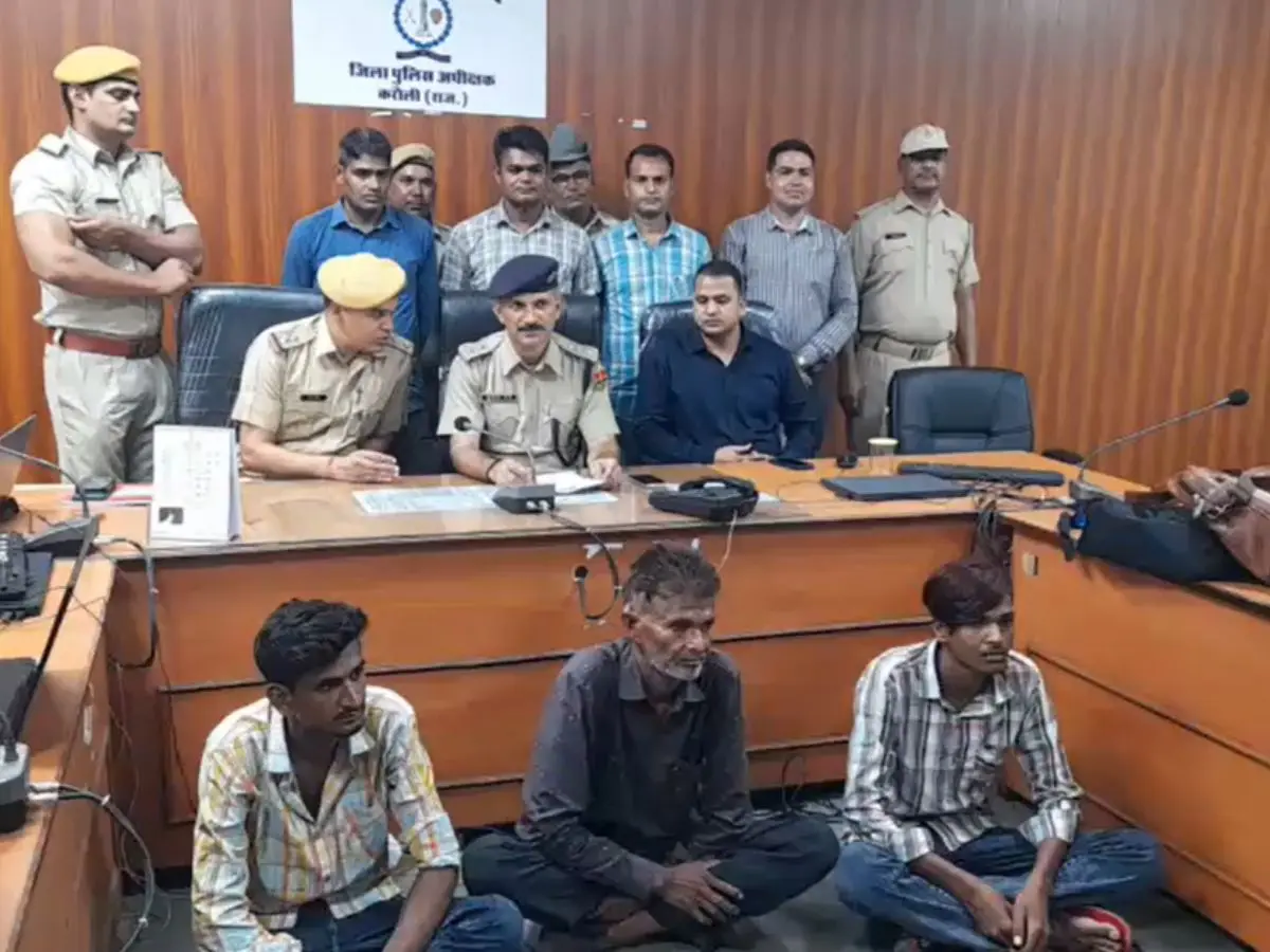 करौली में ऑपरेशन स्मैक आउट के तहत करोड़ों की ड्रग्स बरामद, 3 तस्कर गिरफ्तार करौली में ऑपरेशन स्मैक आउट के तहत करोड़ों की ड्रग्स बरामद, 3 तस्कर गिरफ्तार