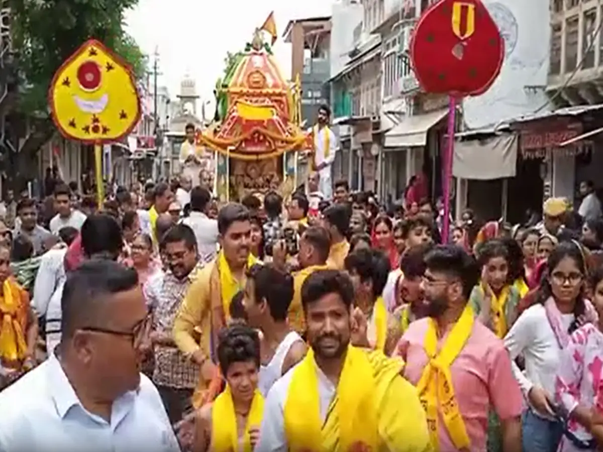 Jagannath Rath Yatra 2025: जगन्नाथ रथ यात्रा में उमड़ा श्रद्धालुओं का हुजूम, जयकारों से गूंजा शहर