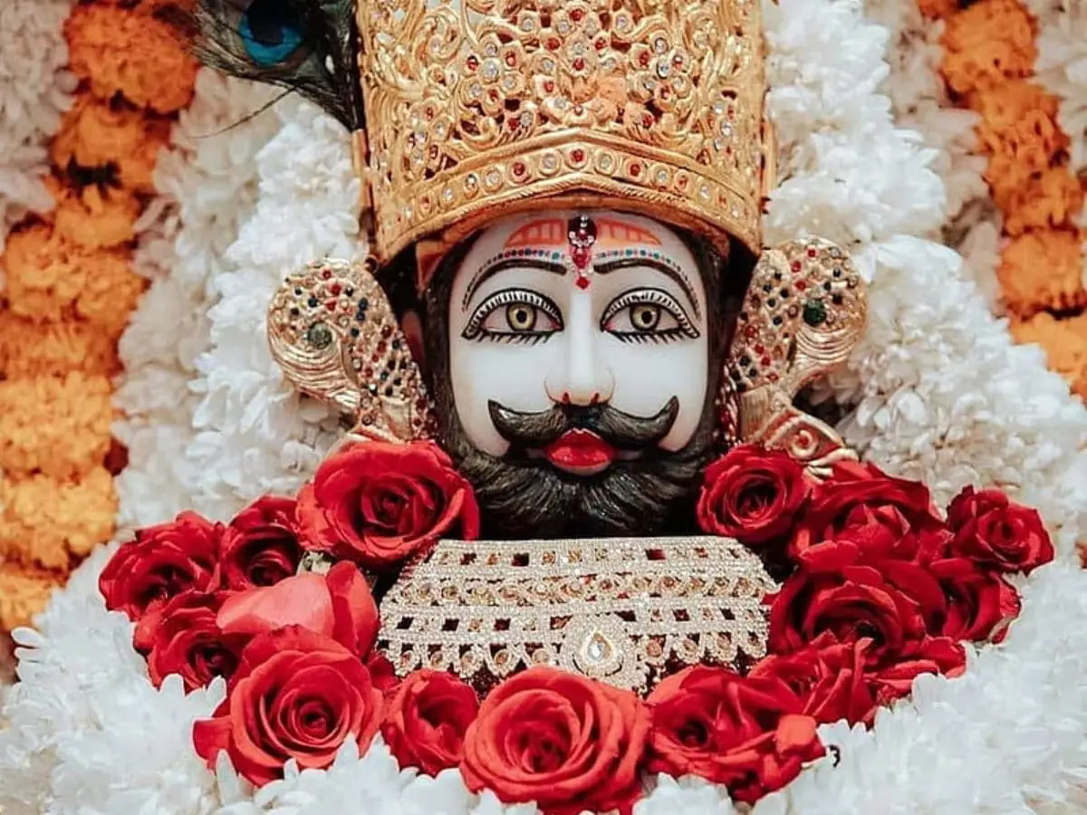नौकरी छोड़ बाबा की भक्ति में हुईं समर्पित