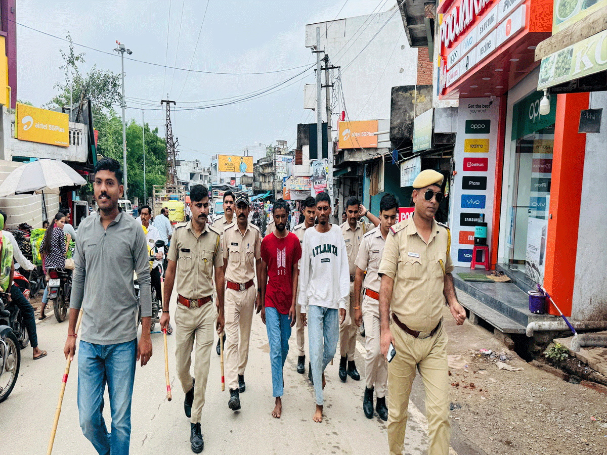 Dungarpur: रोडवेज बस पर पथराव और आर्म्स एक्ट मामले में 2 बदमाश गिरफ्तार Dungarpur: रोडवेज बस पर पथराव और आर्म्स एक्ट मामले में 2 बदमाश गिरफ्तार