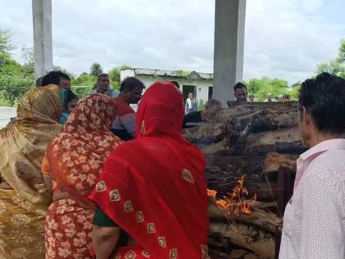 राजसमंद में चार बेटियों ने निभाया बेटों का फर्ज, मां को दी मुखाग्नि
