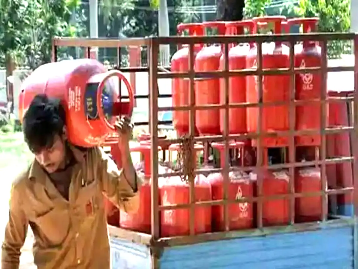 LPG Cylinder Price Cut: राजस्थान में घटे गैस सिलेंडर के दाम, आज से इतने रुपये मिलेगा सस्ता