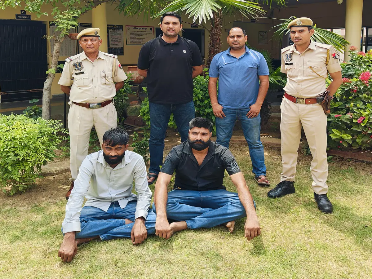 Rajasthan Crime: मर्चेंट नेवी की नौकरी का झांसा, फिर थमाया फर्जी नियुक्ति पत्र, ऐसे हुआ खुलासा Rajasthan Crime: मर्चेंट नेवी की नौकरी का झांसा, फिर थमाया फर्जी नियुक्ति पत्र, ऐसे हुआ खुलासा