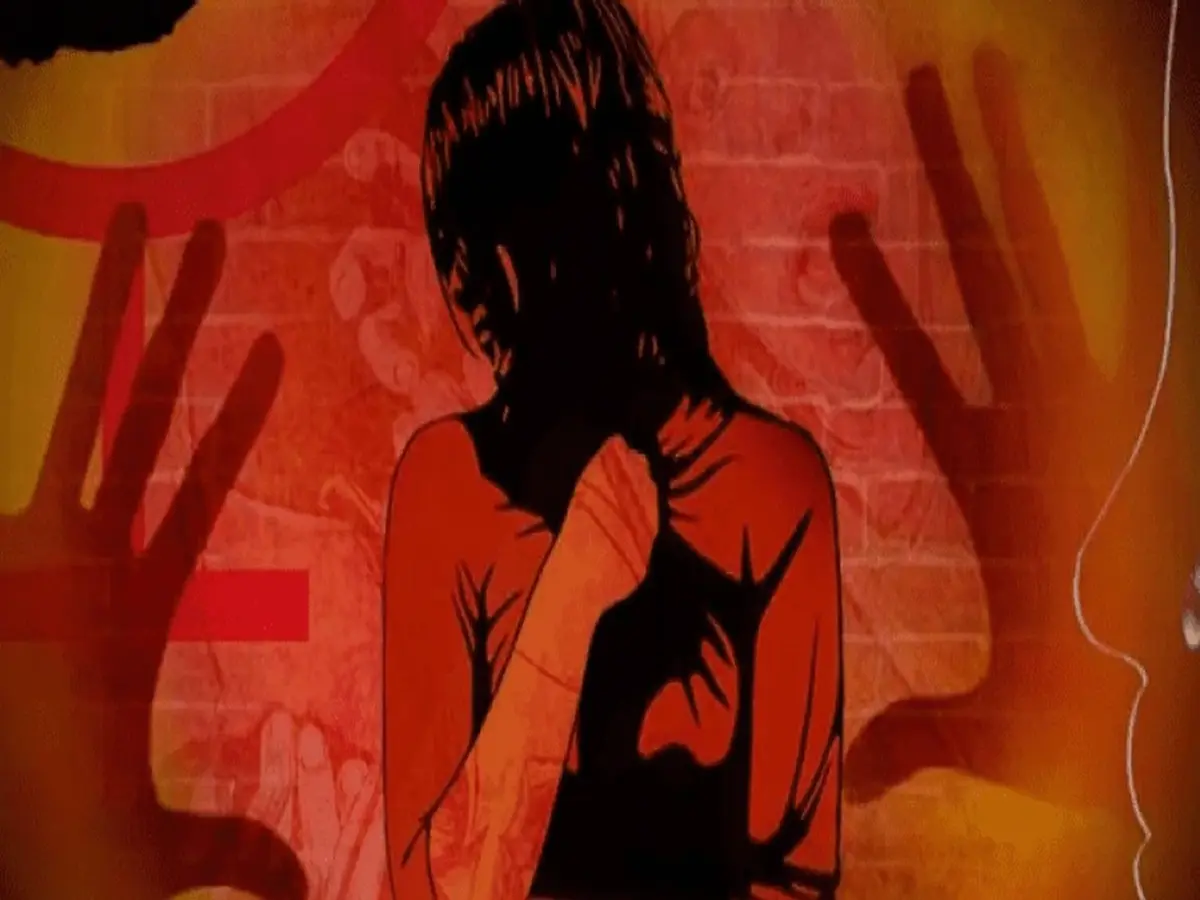 Rajasthan Crime: गांव के युवक ने नाबालिग से किया दुष्कर्म, फिर... Rajasthan Crime: गांव के युवक ने नाबालिग से किया दुष्कर्म, फिर...