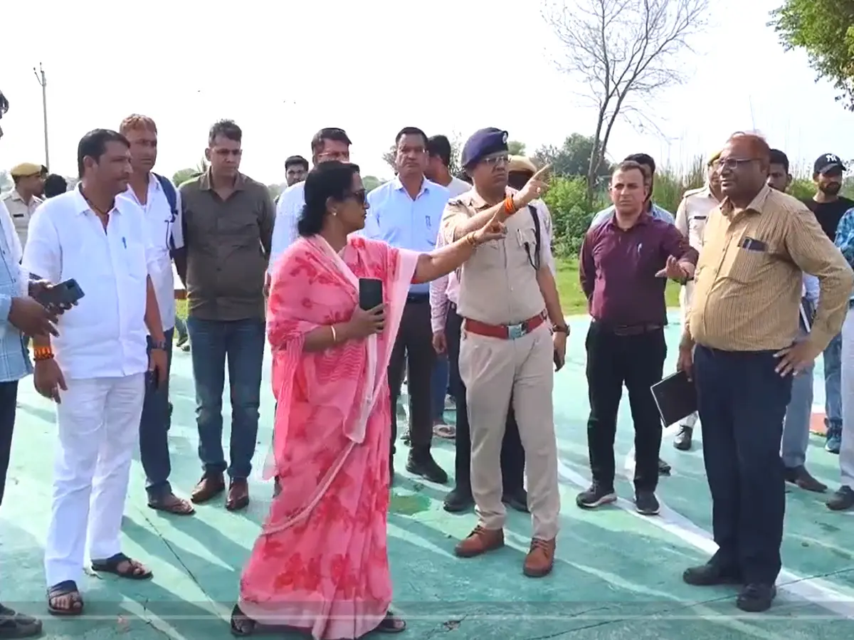 Jaipur News: 4 जुलाई को बानसूर दौरे पर रहेंगे CM भजनलाल शर्मा, निरीक्षण में जुटी कलेक्टर Jaipur News: 4 जुलाई को बानसूर दौरे पर रहेंगे CM भजनलाल शर्मा, निरीक्षण में जुटी कलेक्टर
