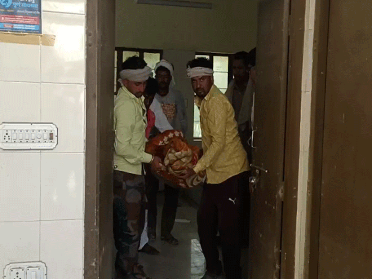 Sardarshahar News: आधी रात में सो रहे पिता की बेटे की हत्या, सिर पर किया हमला Sardarshahar News: आधी रात में सो रहे पिता की बेटे की हत्या, सिर पर किया हमला