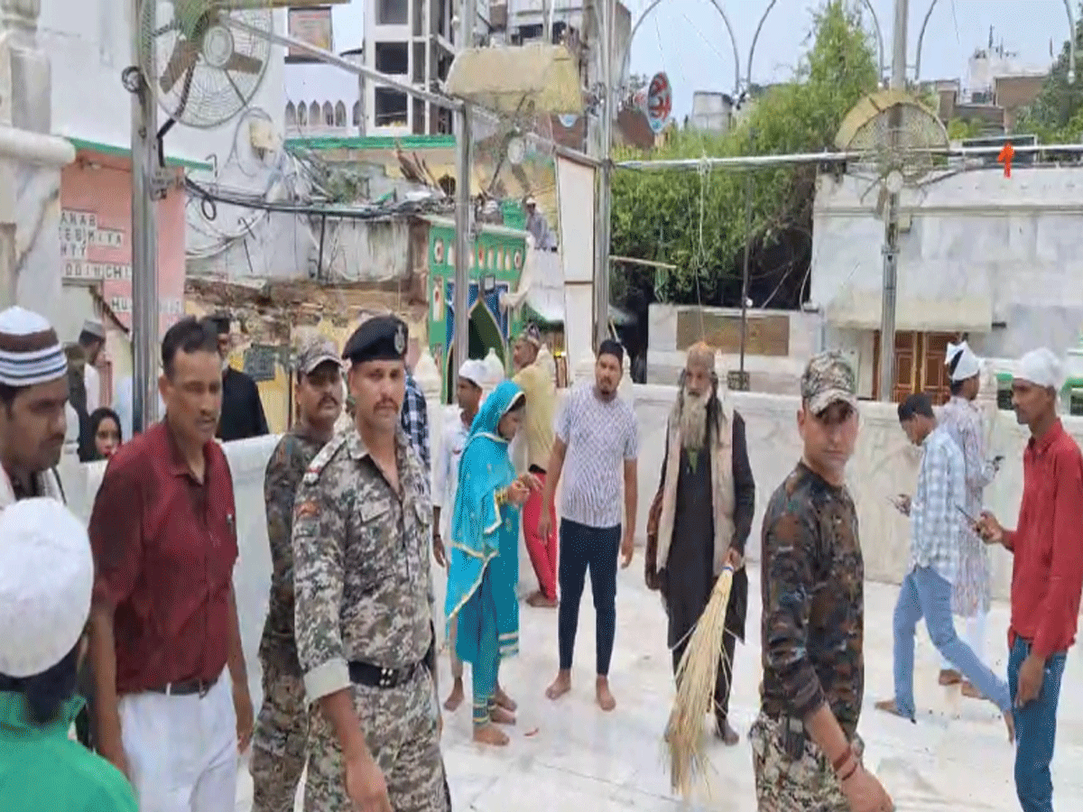 अजमेर दरगाह में ATS और ERT की टीम ने किया सुरक्षा व्यवस्था का निरीक्षण अजमेर दरगाह में ATS और ERT की टीम ने किया सुरक्षा व्यवस्था का निरीक्षण