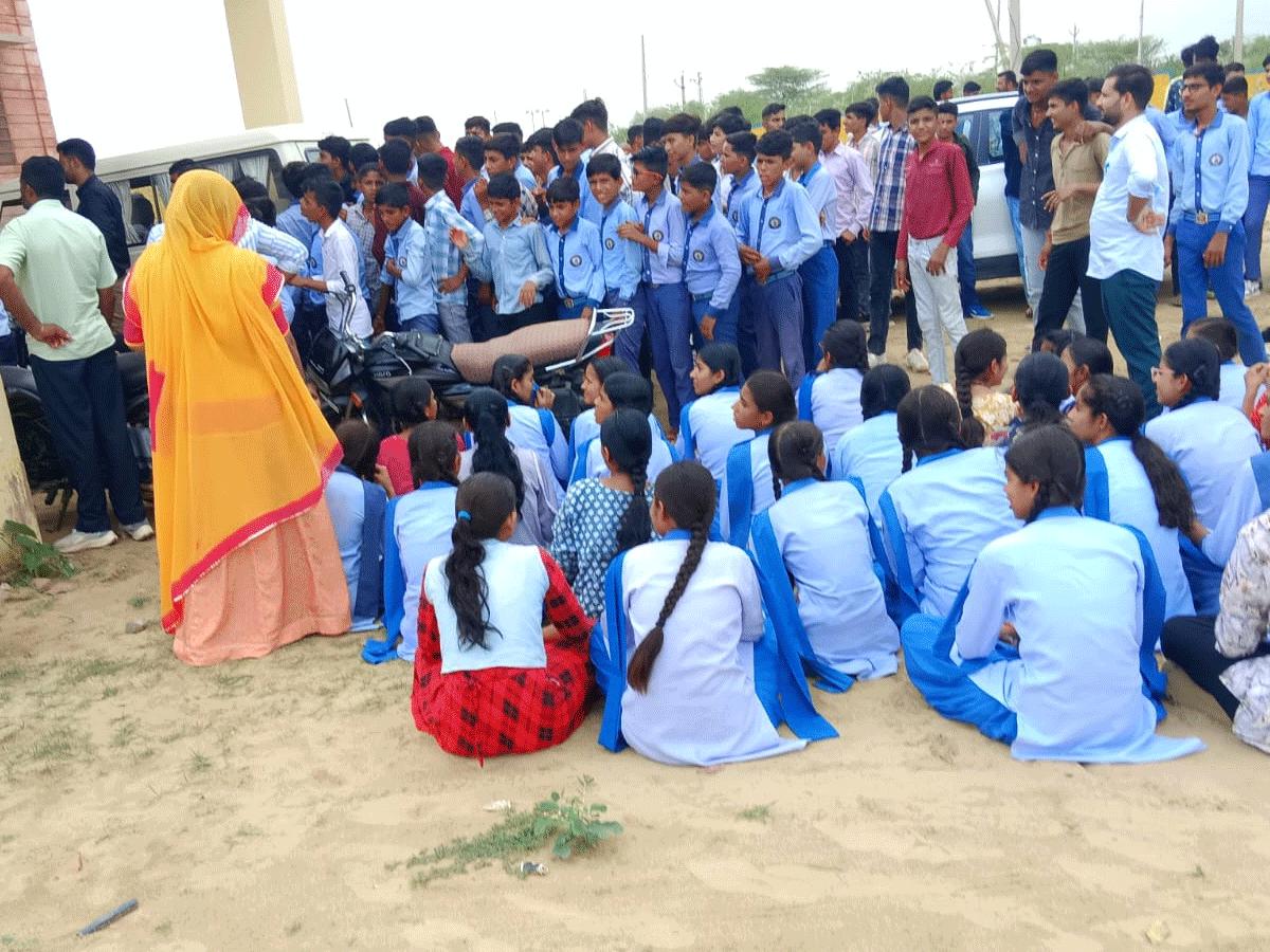 Jodhpur:देसी कट्टे की नोक पर प्रिंसिपल से मारपीट,विद्यार्थियों ने किया प्रर्दशन