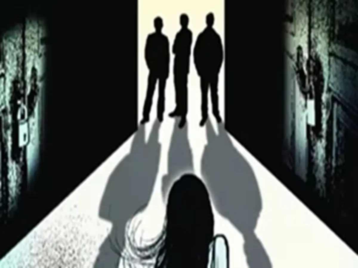 Rajasthan Crime: धौलपुर में हैवानियत! घर के बाहर खड़ी थी नाबालिग, तभी पहुंचे पड़ोसी और... Rajasthan Crime: धौलपुर में हैवानियत! घर के बाहर खड़ी थी नाबालिग, तभी पहुंचे पड़ोसी और...
