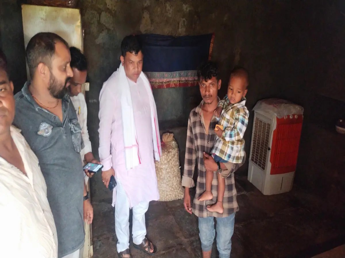 Pratapgarh News: सांप के डसने से मां-बेटी की मौत, सहायता न मिलने पर पूर्व MLA ने सरकार को दी चुनौती Pratapgarh News: सांप के डसने से मां-बेटी की मौत, सहायता न मिलने पर पूर्व MLA ने सरकार को दी चुनौती