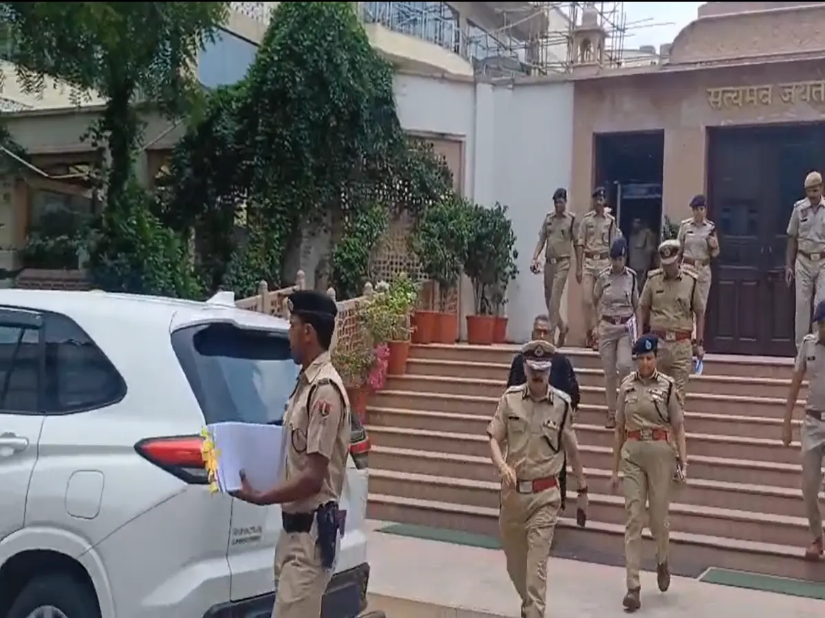 Jaipur News: DGP से कोर्ट का सीधा सवाल - '6 साल में एक बच्चा नहीं मिला, तकनीक का क्या फायदा?' Jaipur News: DGP से कोर्ट का सीधा सवाल - '6 साल में एक बच्चा नहीं मिला, तकनीक का क्या फायदा?'