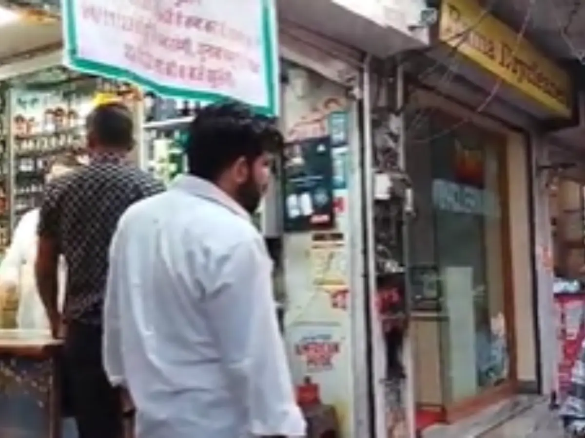Rajasthan News: राजस्थान में धड़ल्ले से बिक रहे महाराष्ट्र के लेबल वाले पव्वे, जानें किन कम्पनियों पर मेहरबान हुआ आबकारी विभाग Rajasthan News: राजस्थान में धड़ल्ले से बिक रहे महाराष्ट्र के लेबल वाले पव्वे, जानें किन कम्पनियों पर मेहरबान हुआ आबकारी विभाग