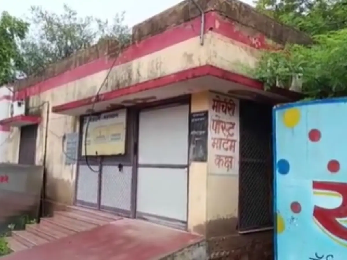 Alwar News: 8 माह की गर्भवती विवाहिता की मौत से हड़कंप, ससुर पर प्रताड़ना के लगे आरोप Alwar News: 8 माह की गर्भवती विवाहिता की मौत से हड़कंप, ससुर पर प्रताड़ना के लगे आरोप