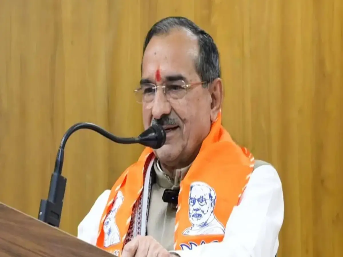 Rajasthan Politics: गहलोत पर बरसे राठौड़, कहा- जो पनपा आपके राज में, उसका जवाब हमसे क्यों? Rajasthan Politics: गहलोत पर बरसे राठौड़, कहा- जो पनपा आपके राज में, उसका जवाब हमसे क्यों?