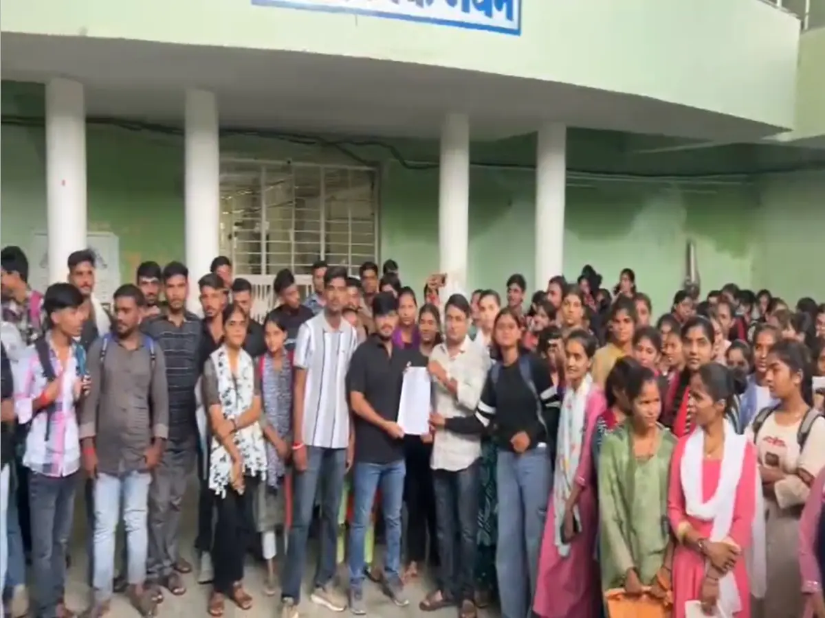 Kota News: निमाना कॉलेज को पीजी करवाने की मांग तेज, छात्र-छात्राओं ने मुख्यमंत्री के नाम सौंपा ज्ञापन Kota News: निमाना कॉलेज को पीजी करवाने की मांग तेज, छात्र-छात्राओं ने मुख्यमंत्री के नाम सौंपा ज्ञापन