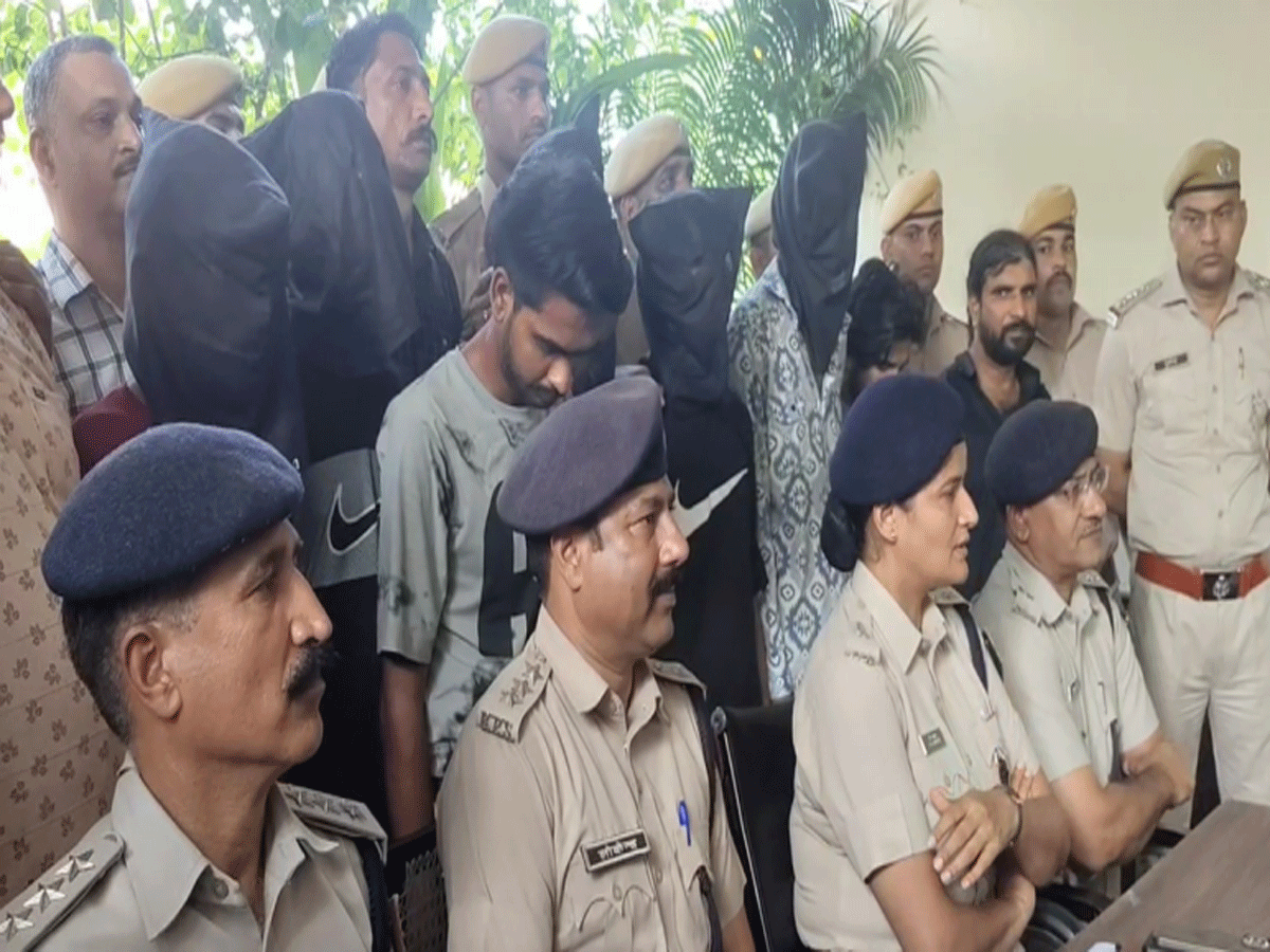 Kota News: 900 ग्राम गोल्ड लूटने की वारदात, 10 आरोपी गिरफ्तार Kota News: 900 ग्राम गोल्ड लूटने की वारदात, 10 आरोपी गिरफ्तार
