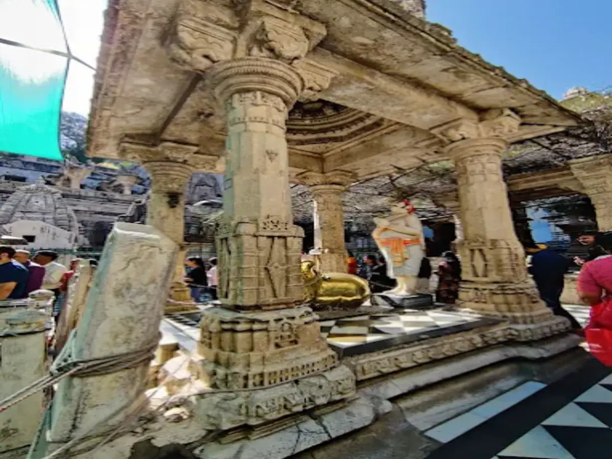 कैसे पहुंचे एकलिंगजी?