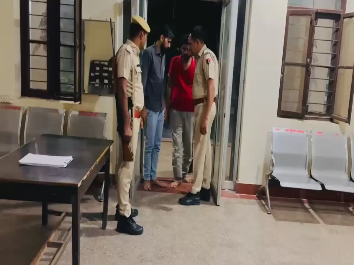 Sri Ganganagar News: 7 फोन सहित ऑनलाइन जुआ खिलाने वाले 2 आरोपी गिरफ्तार, मुकदमा हुआ दर्ज Sri Ganganagar News: 7 फोन सहित ऑनलाइन जुआ खिलाने वाले 2 आरोपी गिरफ्तार, मुकदमा हुआ दर्ज